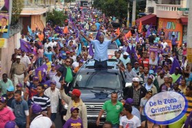 Alfredo-Martinez-en-la-caranva-del-triunfo